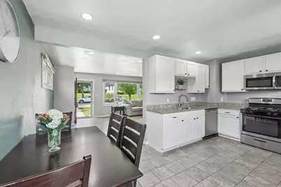 3648 E Whittaker Ave, Cudahy, WI 53110 - Photo 11