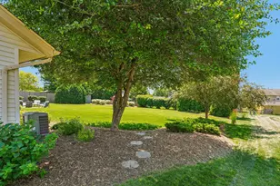 1131 E Sommers Dr, Oak Creek, WI 53154 - Photo 23