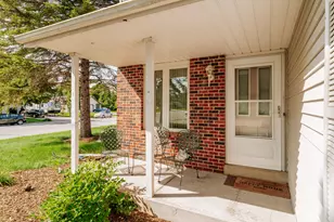 716 Fox Ln, Racine, WI 53185 - Photo 5