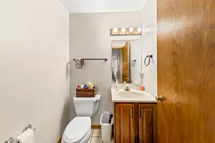 716 Fox Ln, Racine, WI 53185 - Photo 15