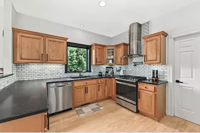 N65W13488  Lilly Creek Dr, Menomonee Falls, WI 53051 - Photo 15