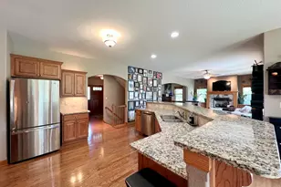 W151N7299 Paseo Ln, Menomonee Falls, WI 53051 - Photo 5