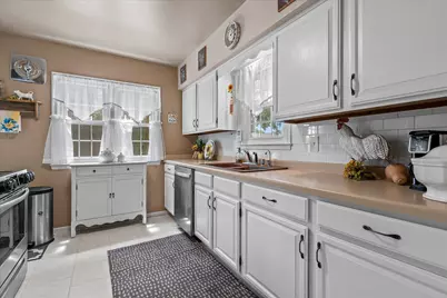1016  Guthrie Rd, Waukesha, WI 53186 - Photo 9