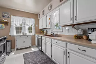1016 Guthrie Rd, Waukesha, WI 53186 - Photo 9