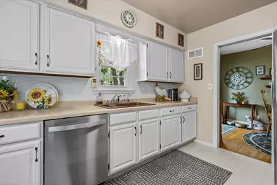 1016  Guthrie Rd, Waukesha, WI 53186 - Photo 11