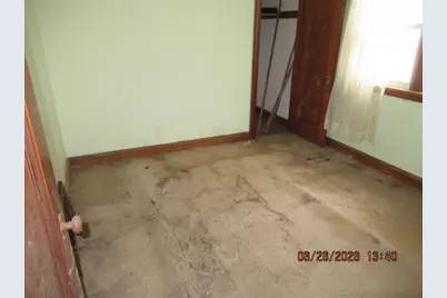 3240 S Dayfield Ave, Milwaukee, WI 53207 - Photo 7