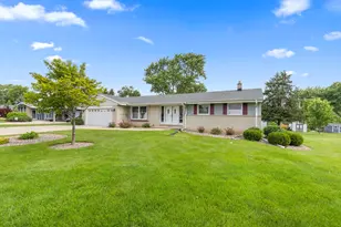13400 W Sunny View Dr, New Berlin, WI 53151 - Photo 3