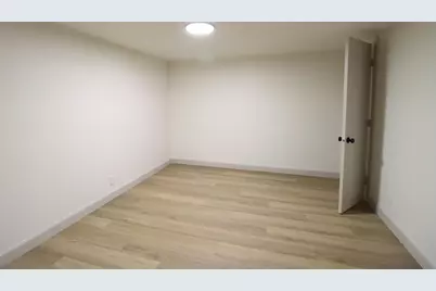 6520 N 56th St, Milwaukee, WI 53223 - Photo 19
