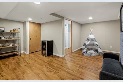 125 N 85th St, Wauwatosa, WI 53226 - Photo 17