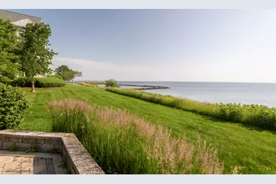 3872 S Lake Dr #101, Saint Francis, WI 53235 - Photo 5