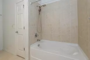 3872 S Lake Dr, Saint Francis, WI 53235 - Photo 17