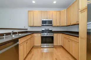 3872 S Lake Dr, Saint Francis, WI 53235 - Photo 9