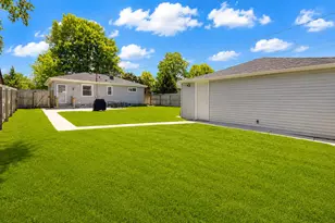 8242 W Luscher Ave, Milwaukee, WI 53218 - Photo 9