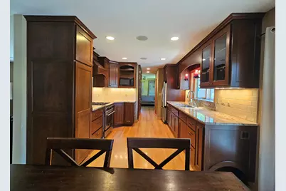 2127 N Crestview Ct, Wauwatosa, WI 53226 - Photo 15