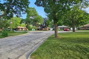 2127 Crestview Ct, Wauwatosa, WI 53226 - Photo 5