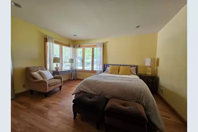2127 N Crestview Ct, Wauwatosa, WI 53226 - Photo 21