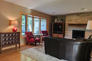 2127 Crestview Ct, Wauwatosa, WI 53226 - Photo 15