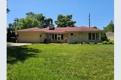 2127 N Crestview Ct, Wauwatosa, WI 53226 - Photo 1