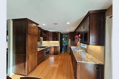2127 N Crestview Ct, Wauwatosa, WI 53226 - Photo 7