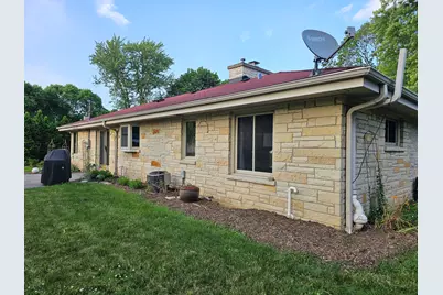 2127 N Crestview Ct, Wauwatosa, WI 53226 - Photo 3