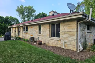 2127 Crestview Ct, Wauwatosa, WI 53226 - Photo 3