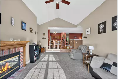 2224  W Vista Bella Dr, Oak Creek, WI 53154 - Photo 7