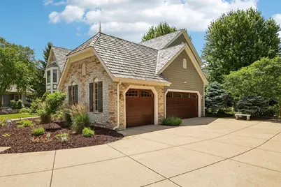 W288N3341  Lost Creek Ct, Delafield, WI 53072 - Photo 5