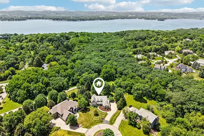 W288N3341  Lost Creek Ct, Delafield, WI 53072 - Photo 7