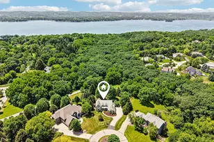 W288N3341 Lost Creek Ct, Delafield, WI 53072 - Photo 7