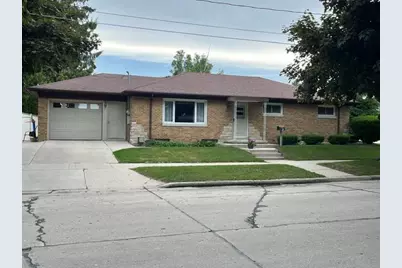2504 S 8 St, Manitowoc, WI 54220 - Photo 1