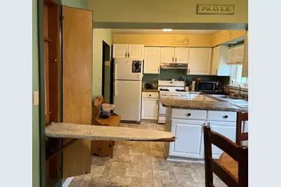 2504 S 8th St, Manitowoc, WI 54220 - Photo 9