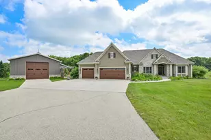 S106W36642 Saddle Ridge Dr, Eagle, WI 53119 - Photo 11