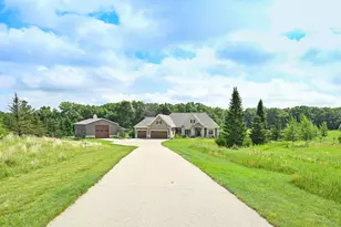 S106W36642 Saddle Ridge Dr, Eagle, WI 53119 - Photo 49