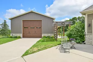 S106W36642 Saddle Ridge Dr, Eagle, WI 53119 - Photo 27