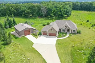 S106W36642 Saddle Ridge Dr, Eagle, WI 53119 - Photo 1