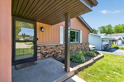 1447  Warwick Way, Racine, WI 53406 - Photo 3