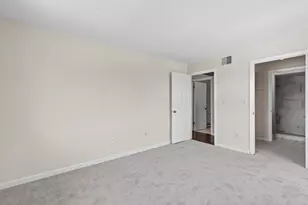 10364 W Whitnall Edge Ct, Franklin, WI 53132 - Photo 15