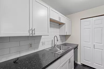 10364 W Whitnall Edge Ct #202, Franklin, WI 53132 - Photo 9