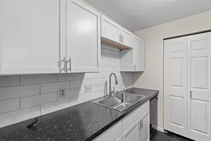 10364 W Whitnall Edge Ct, Franklin, WI 53132 - Photo 9