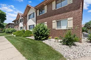 10364 W Whitnall Edge Ct, Franklin, WI 53132 - Photo 3