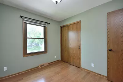2005  Harris-Highland Dr, Waukesha, WI 53188 - Photo 23