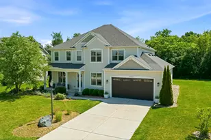 W136N6052 Weyer Farm Dr, Menomonee Falls, WI 53051 - Photo 3