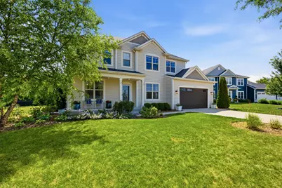 W136N6052  Weyer Farm Dr, Menomonee Falls, WI 53051 - Photo 5
