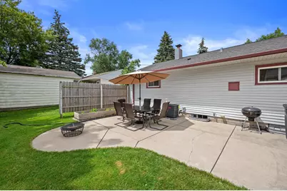 4366 S 72nd St, Greenfield, WI 53220 - Photo 5