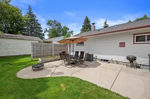 4366 S 72nd St, Greenfield, WI 53220 - Photo 5