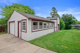 4366 S 72nd St, Greenfield, WI 53220 - Photo 3