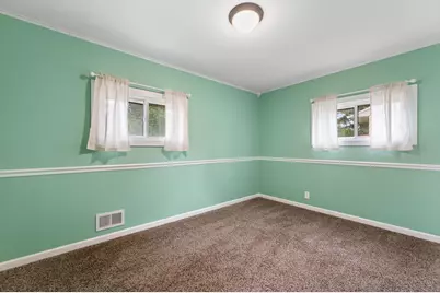 4366 S 72nd St, Greenfield, WI 53220 - Photo 17
