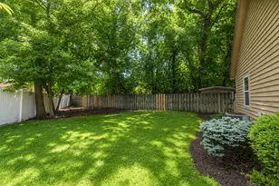 3822 S Centennial Cir, Milwaukee, WI 53221 - Photo 27