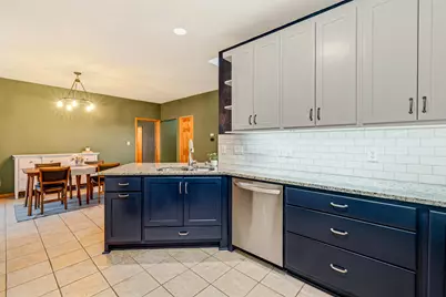 3822 S Centennial Cir, Milwaukee, WI 53221 - Photo 9