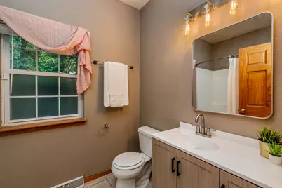 3822 S Centennial Cir, Milwaukee, WI 53221 - Photo 15